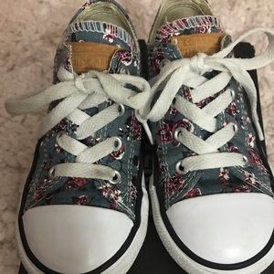 Floral Converse
